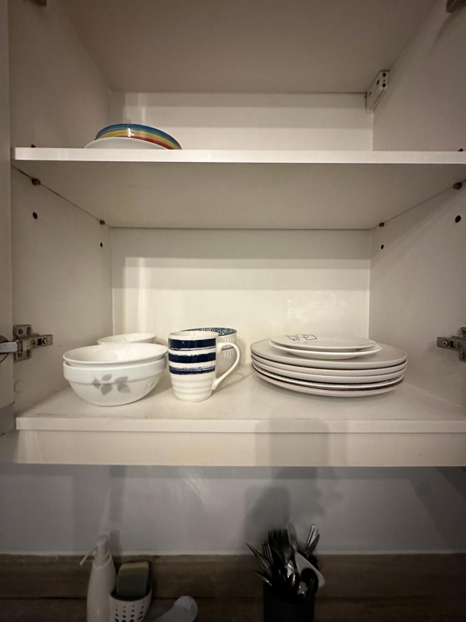 One Bedroom Apartment With Netflix At Greenbelt Makati Манила Екстериор снимка